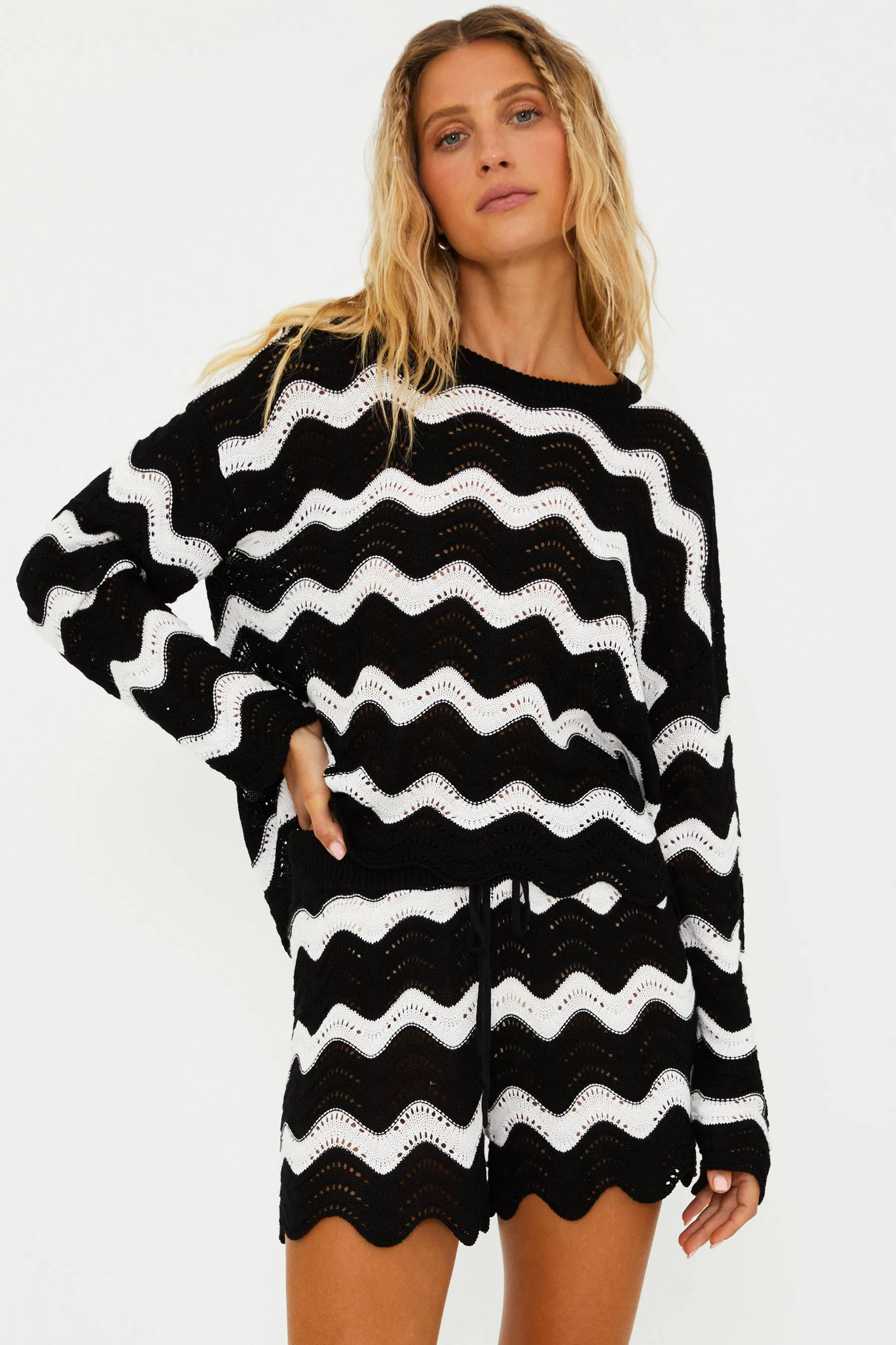 Beach Sweater Black & White Tides