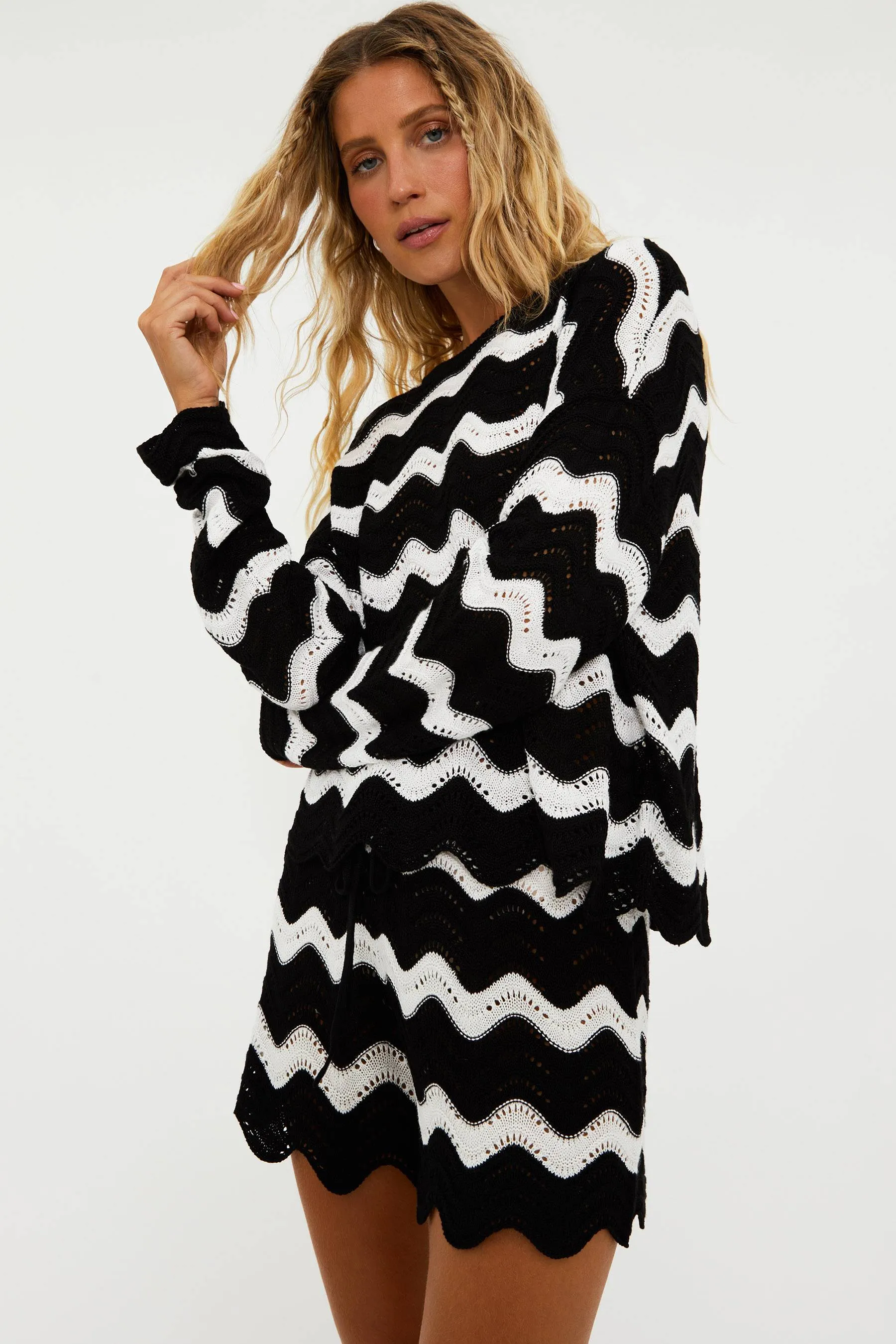 Beach Sweater Black & White Tides