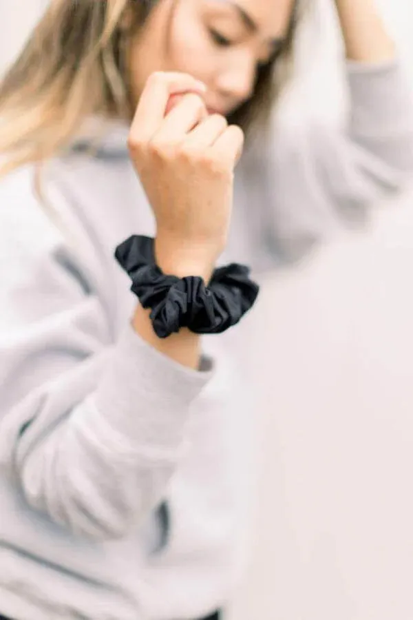 Chelsea King Active  Scrunchie || Black