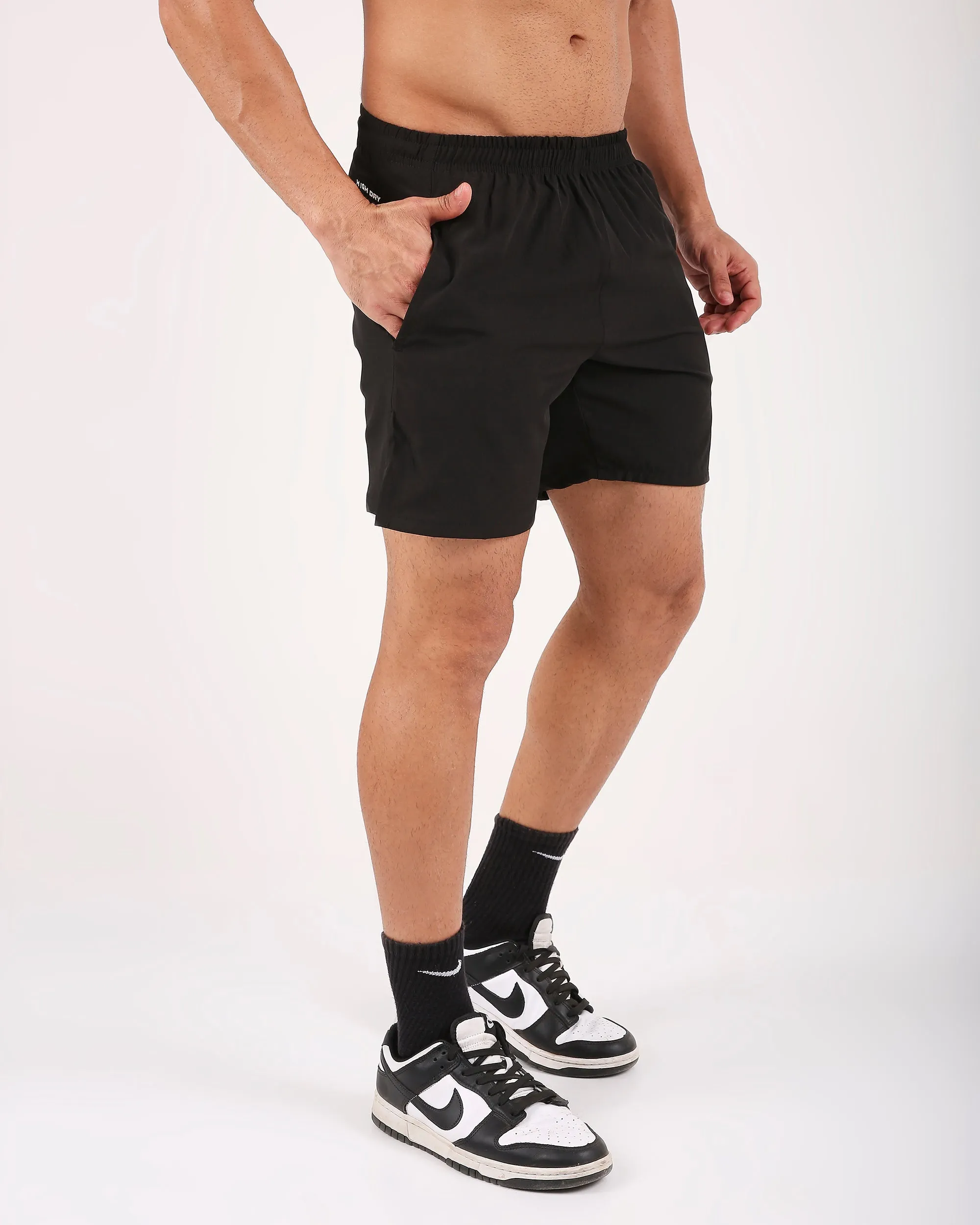 RUN - BLACK SHORTS