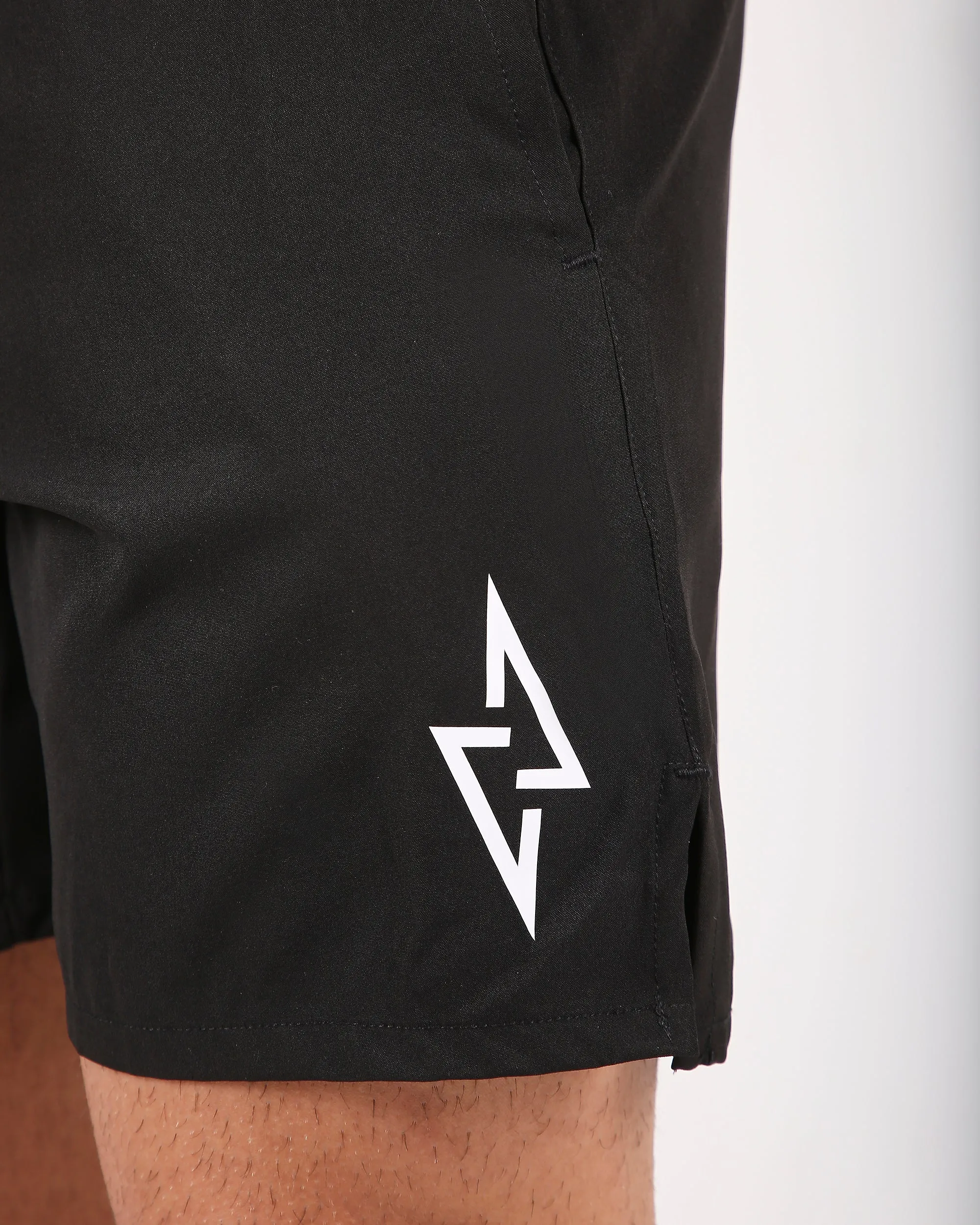 RUN - BLACK SHORTS